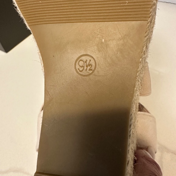Coutgo Cream Wedge Shoe-Size 9.5 - Picture 8 of 8